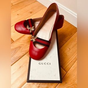 GUCCI Flats w/dust bags and box